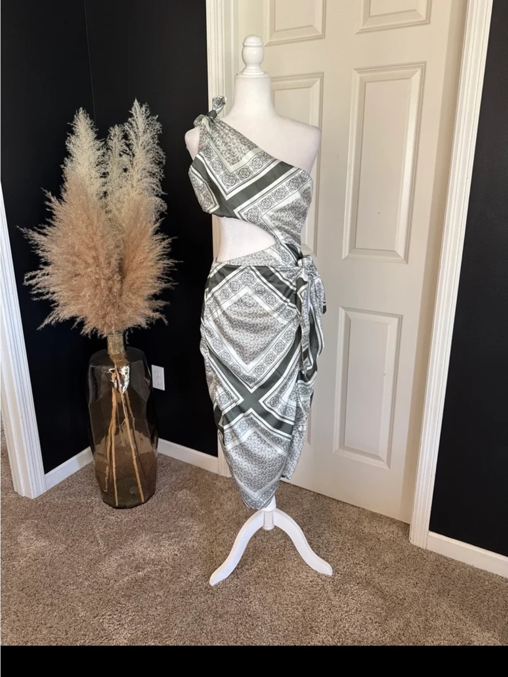 Lulus Vacay Beauty Olive Scarf Print One-Shoulder Tie-Strap Midi Dress Sz Large - Picture 5 of 12